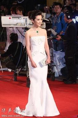 邪恶明星去衣图片,去衣瞬间,真相曝光!