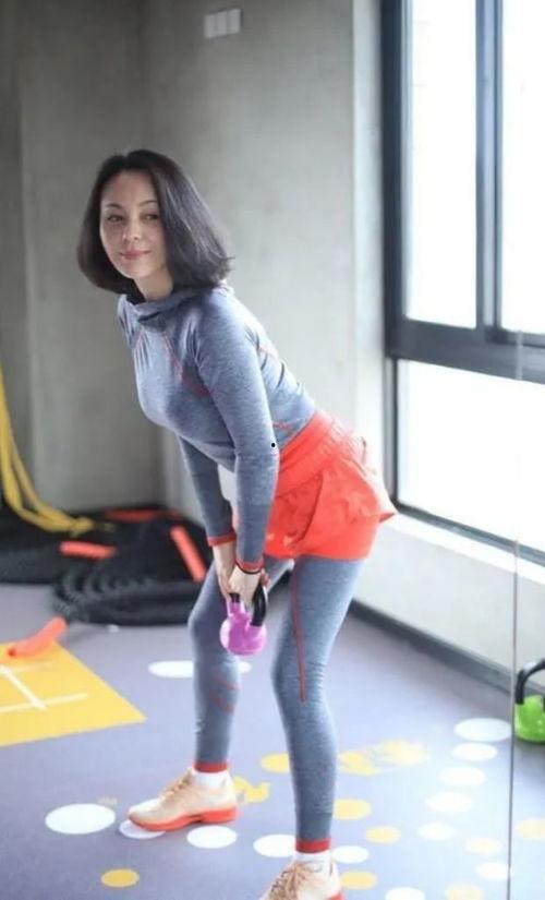 王琳性感图片,光影交织下的绝美风采