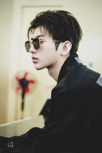 蔡徐坤衣服图片,潮流与个性的完美融合